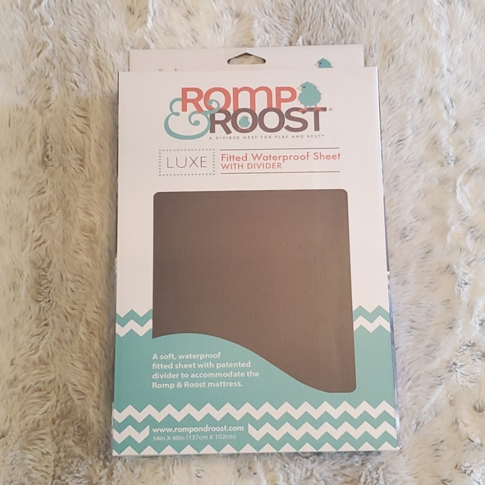 Romp & Roost Fitted Waterproof Sheet w/ divider
